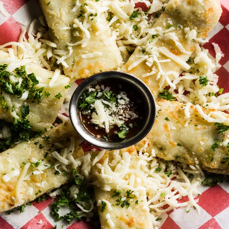 Delicious Breadsticks: A Perfect Italian Appetizer